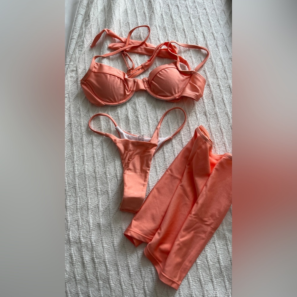 Women’s 3 piece tie back push-up wired bikini top